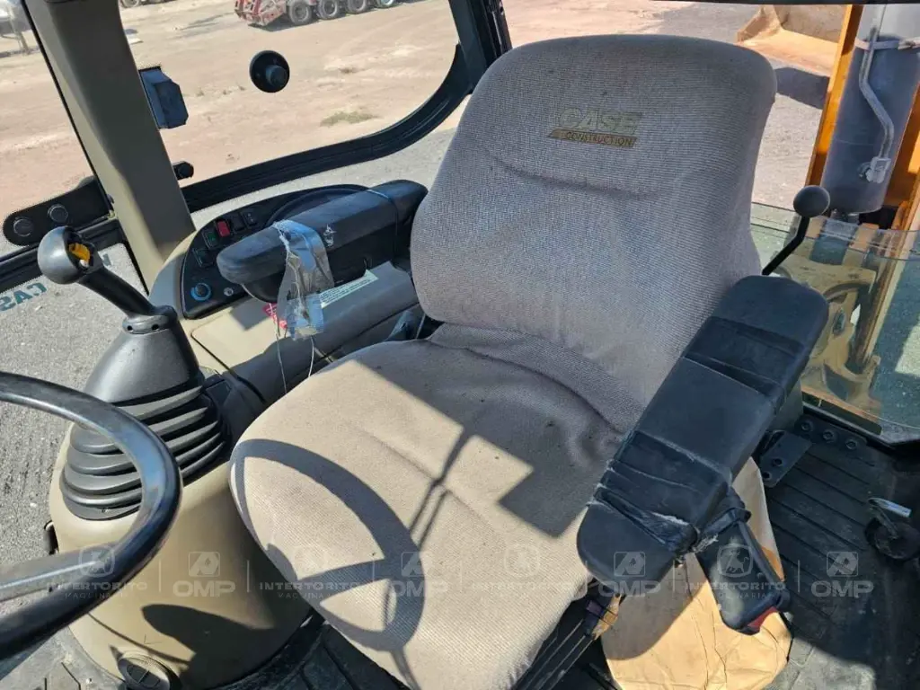 CASE 590 8620 (5).webp