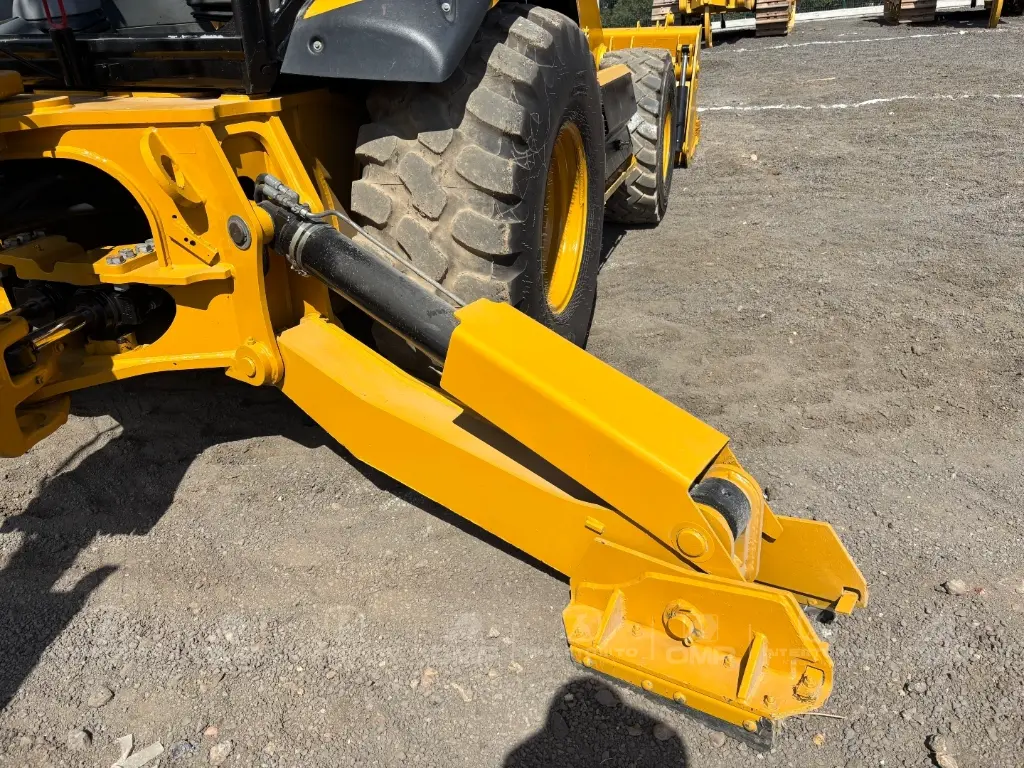 CAT 450F 0377 (17).webp