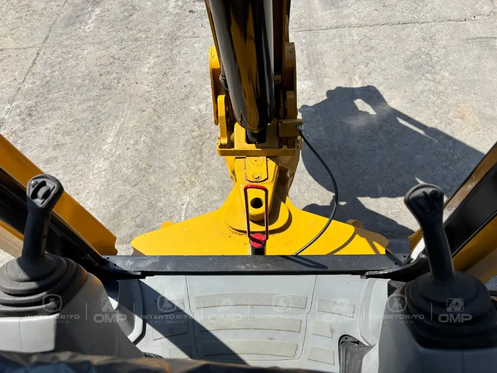 CAT 450F 0377 (6).webp