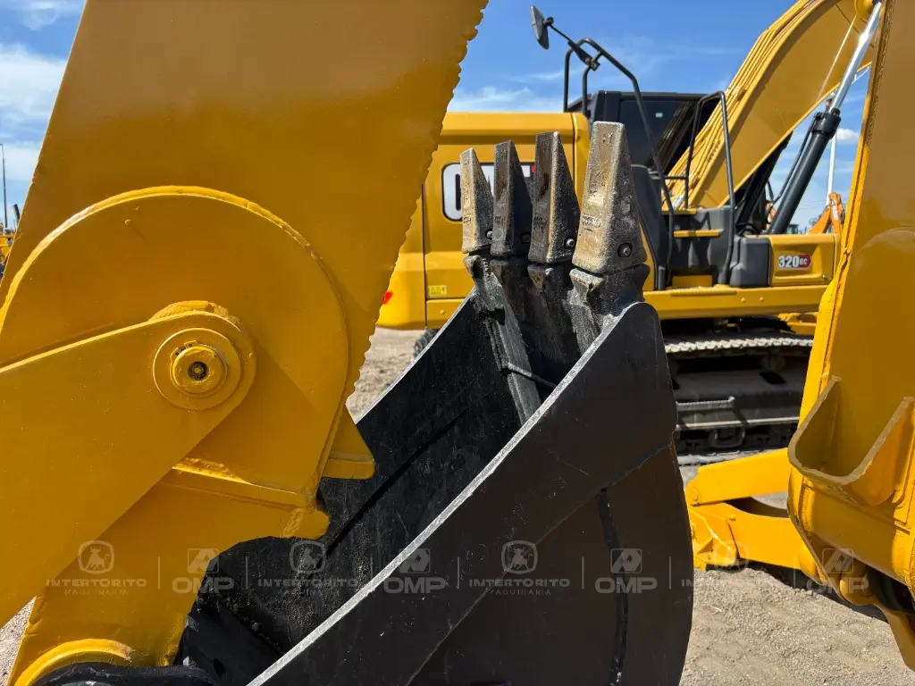 CAT 450F 0377 (16).webp