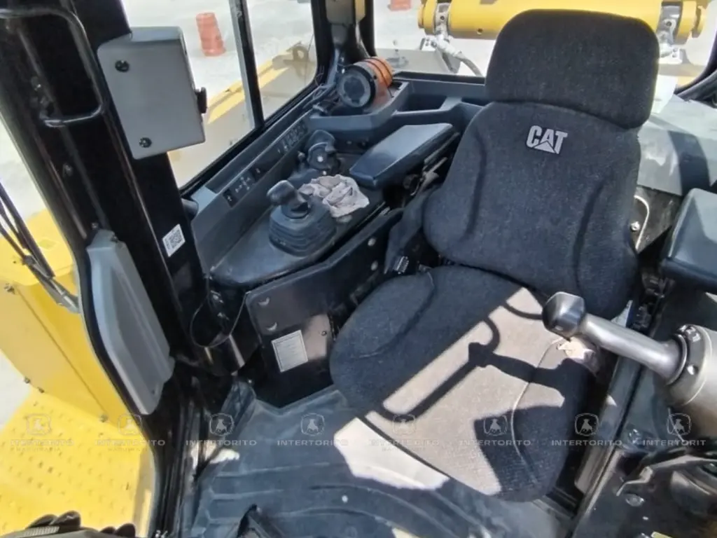 CAT D8 0542 (7).webp