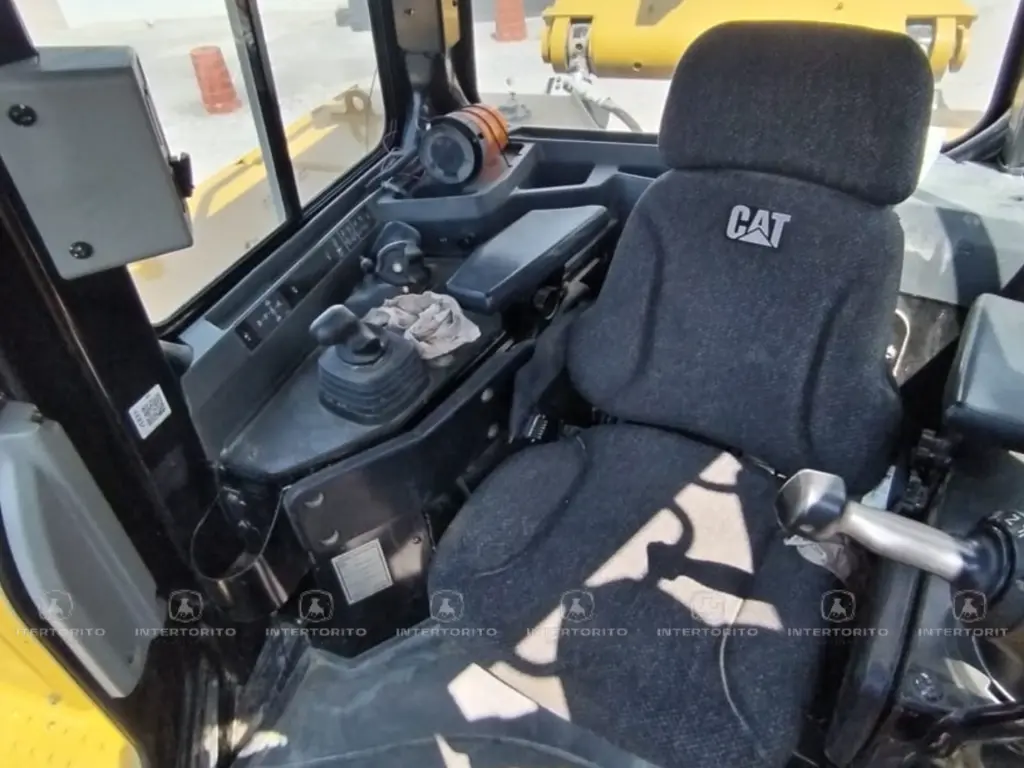 CAT D8 0542 (12).webp