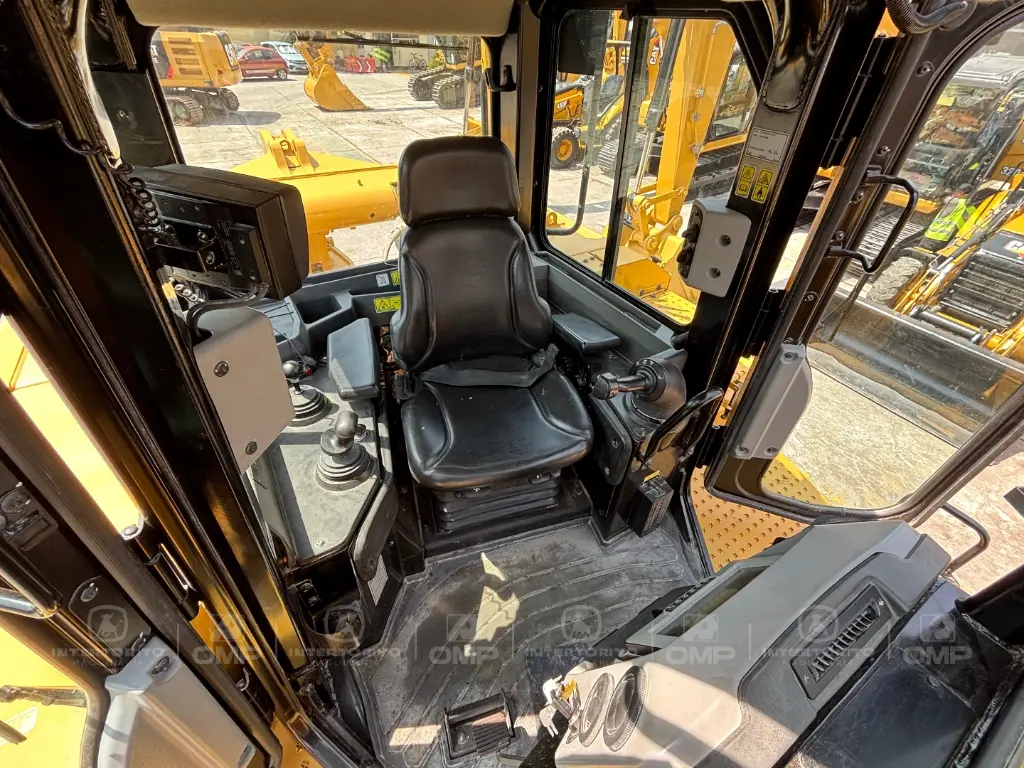 CAT D8 0394 (10).webp