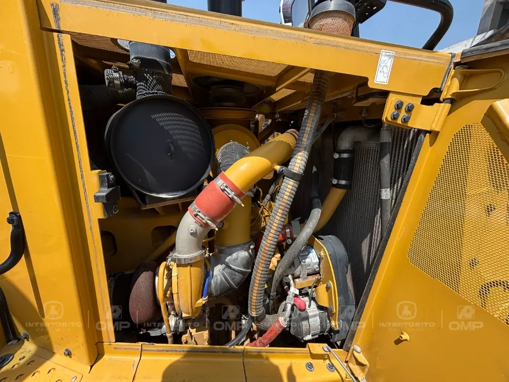 CAT D8 0394 (9).webp