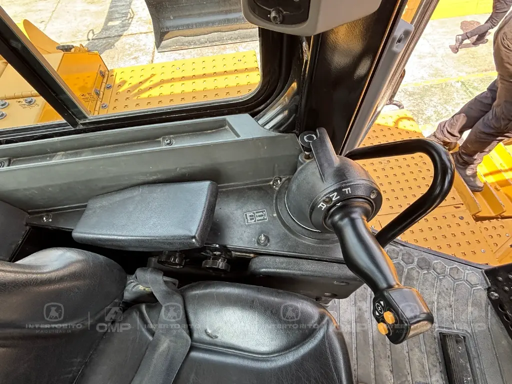 CAT D8 0394 (13).webp