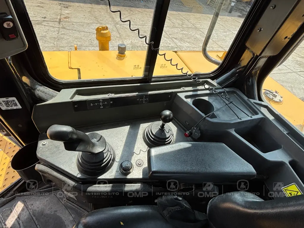 CAT D8 0394 (12).webp