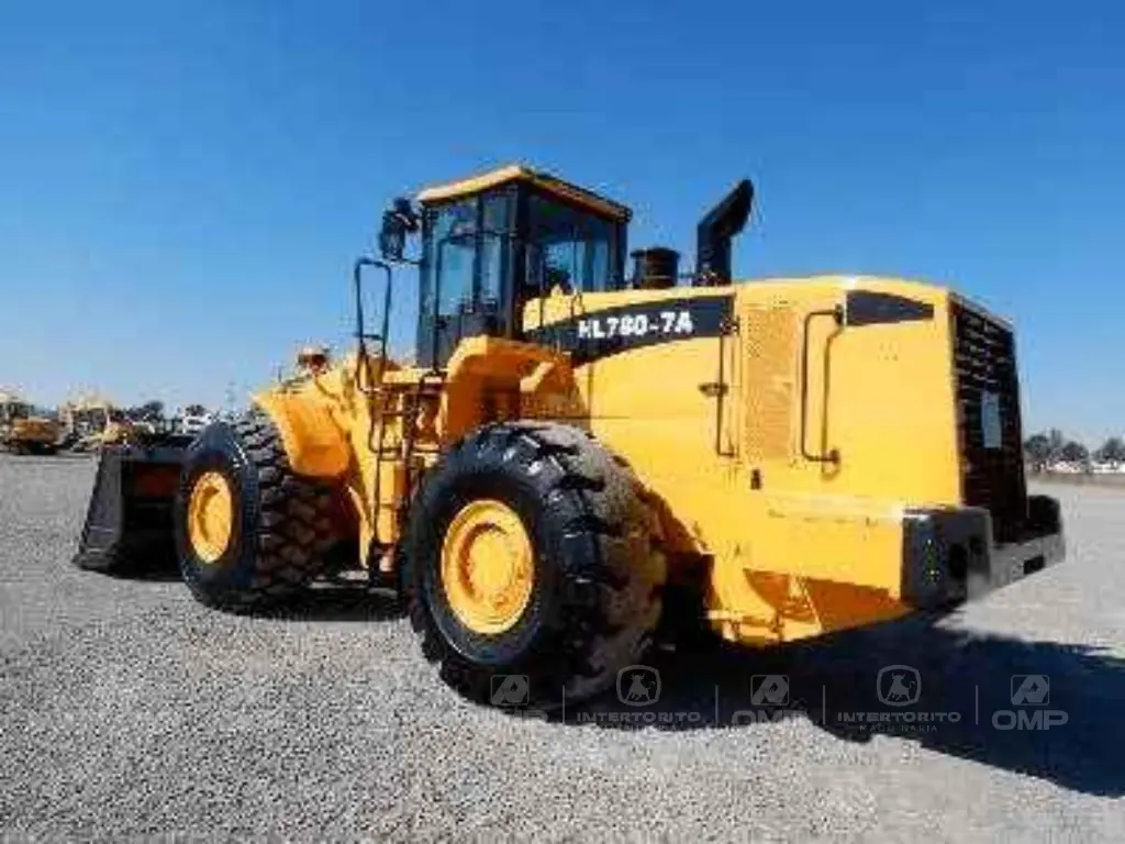 3 CARGADOR HYUNDAI HL 780 7A (1).webp