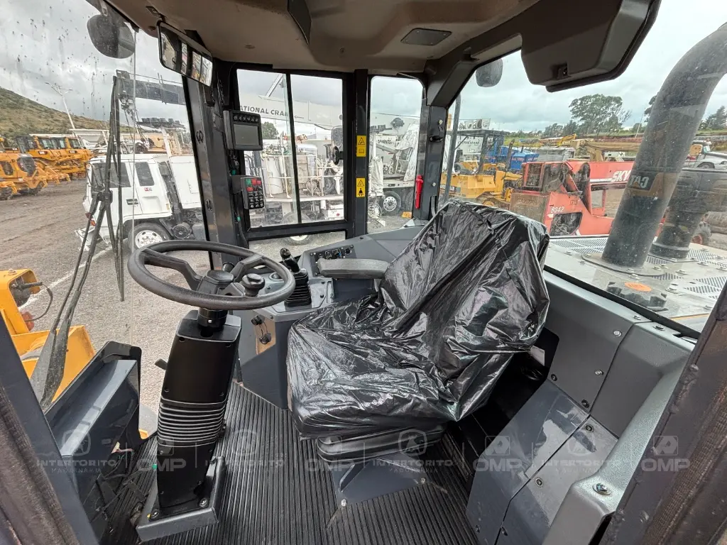 JOHN DEERE 444 0343 (9).webp