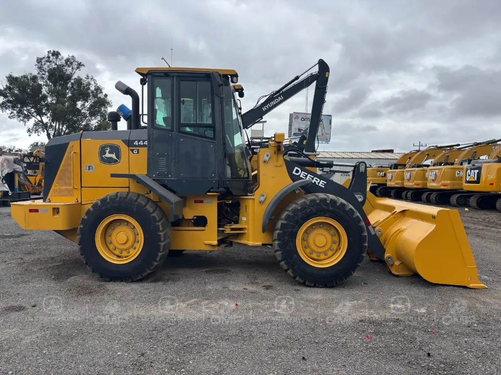 JOHN DEERE 444 0343 (2).webp