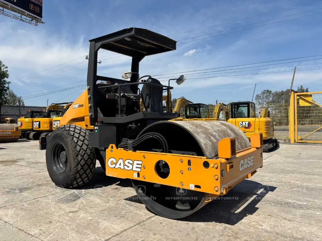 CASE 1110EXD 6892 (6).webp