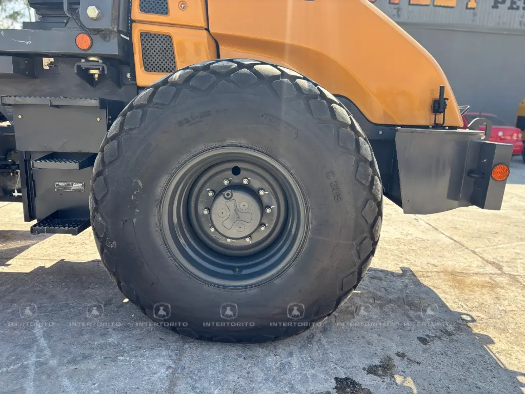 CASE 1110EXD 6892 (13).webp