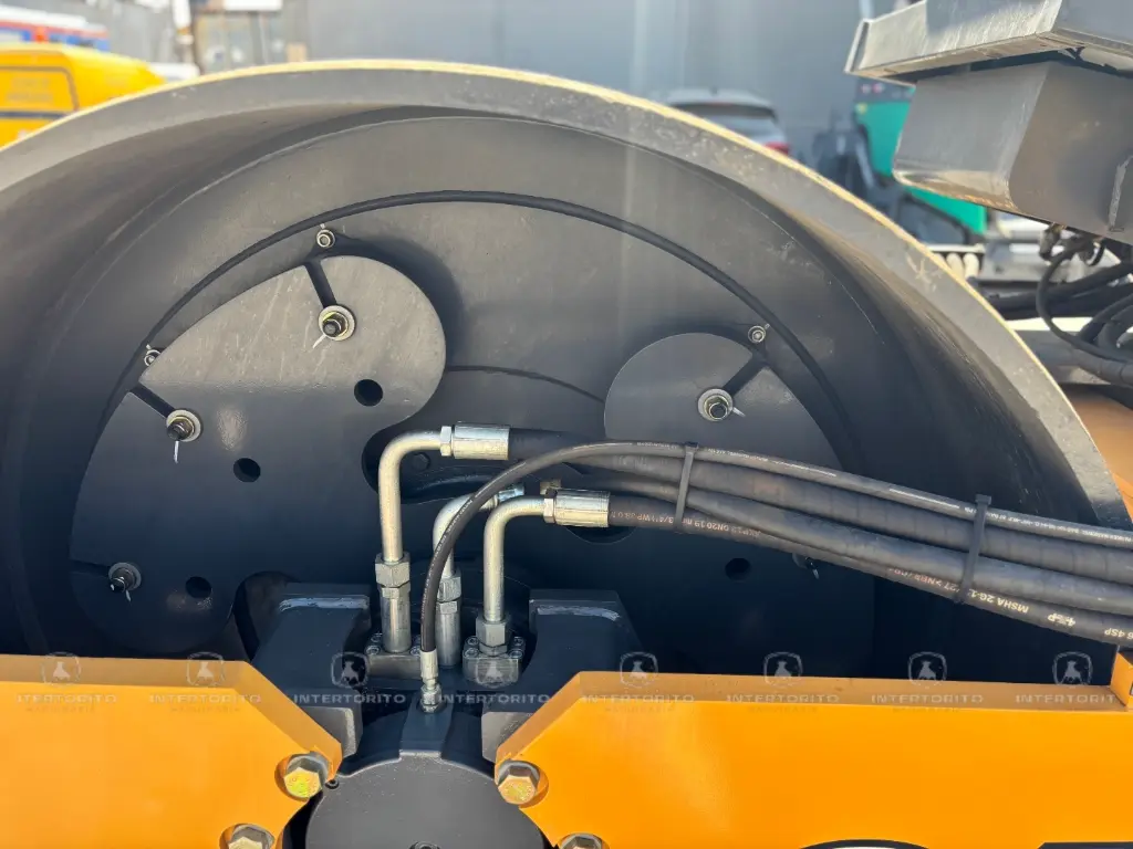 CASE 1110EXD 6892 (14).webp