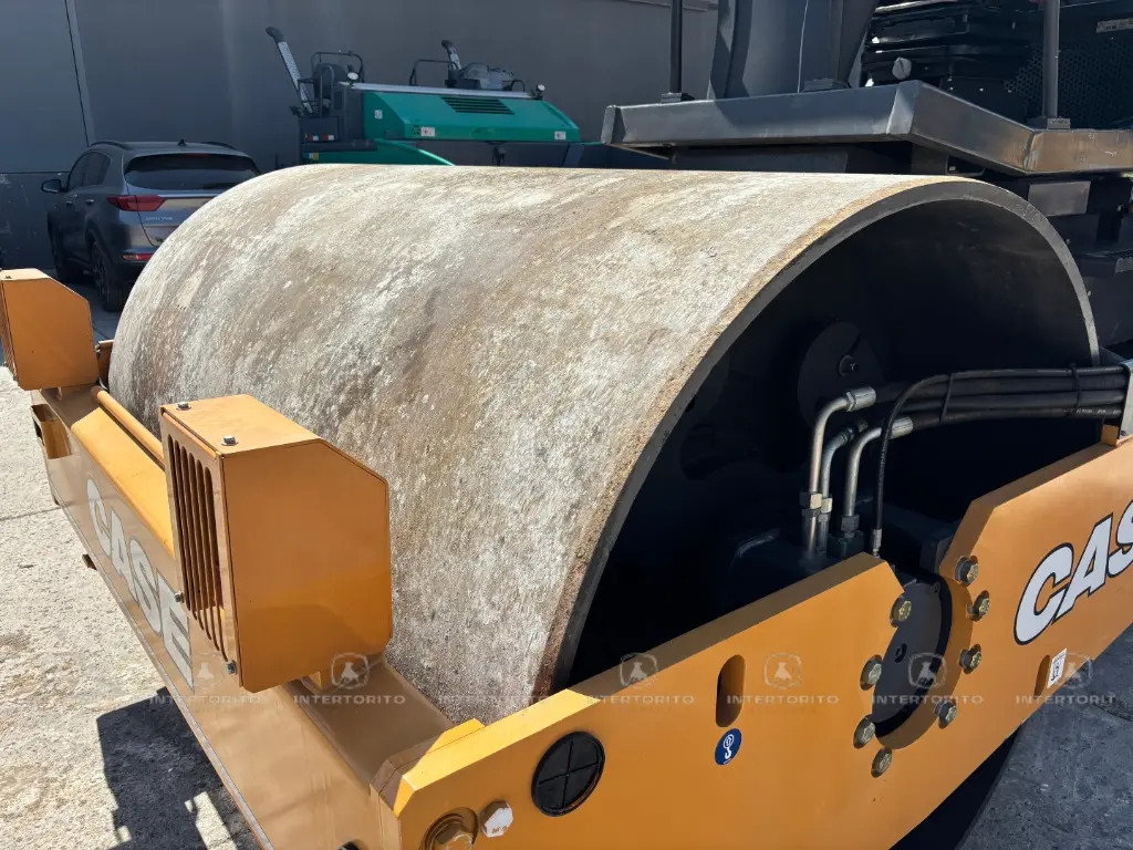 CASE 1110EXD 6892 (16).webp