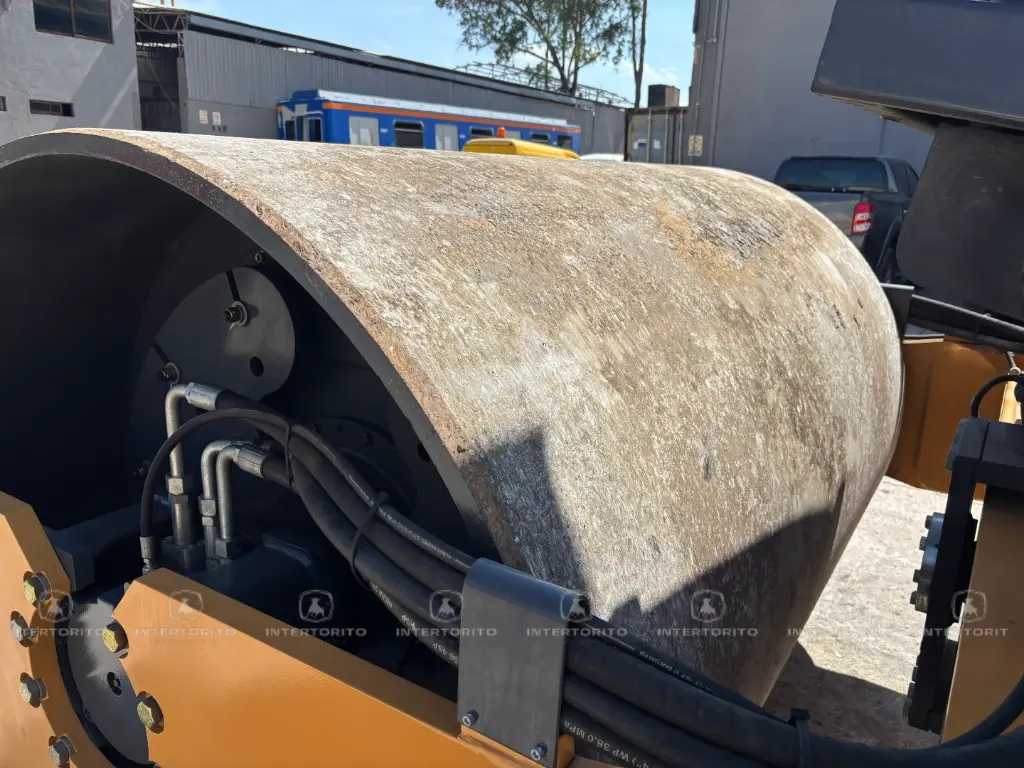 CASE 1110EXD 6892 (15).webp