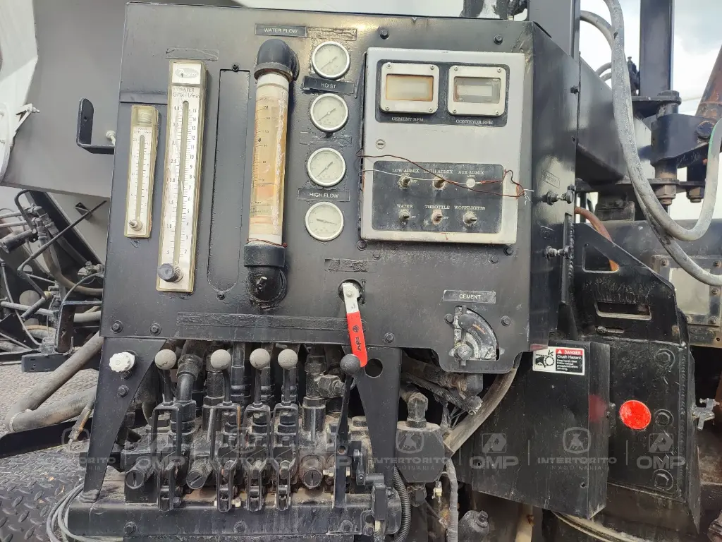 CAMION MACK GU813 (4).webp