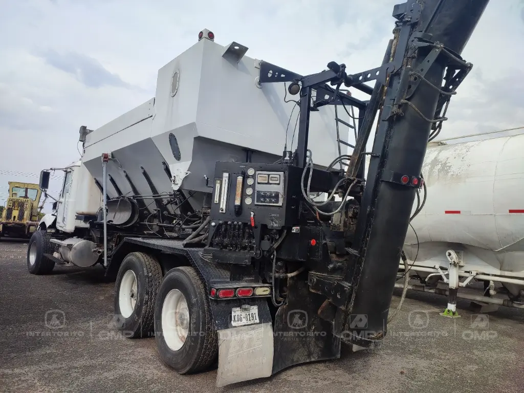 6 CAMION MACK GU813 (1).webp