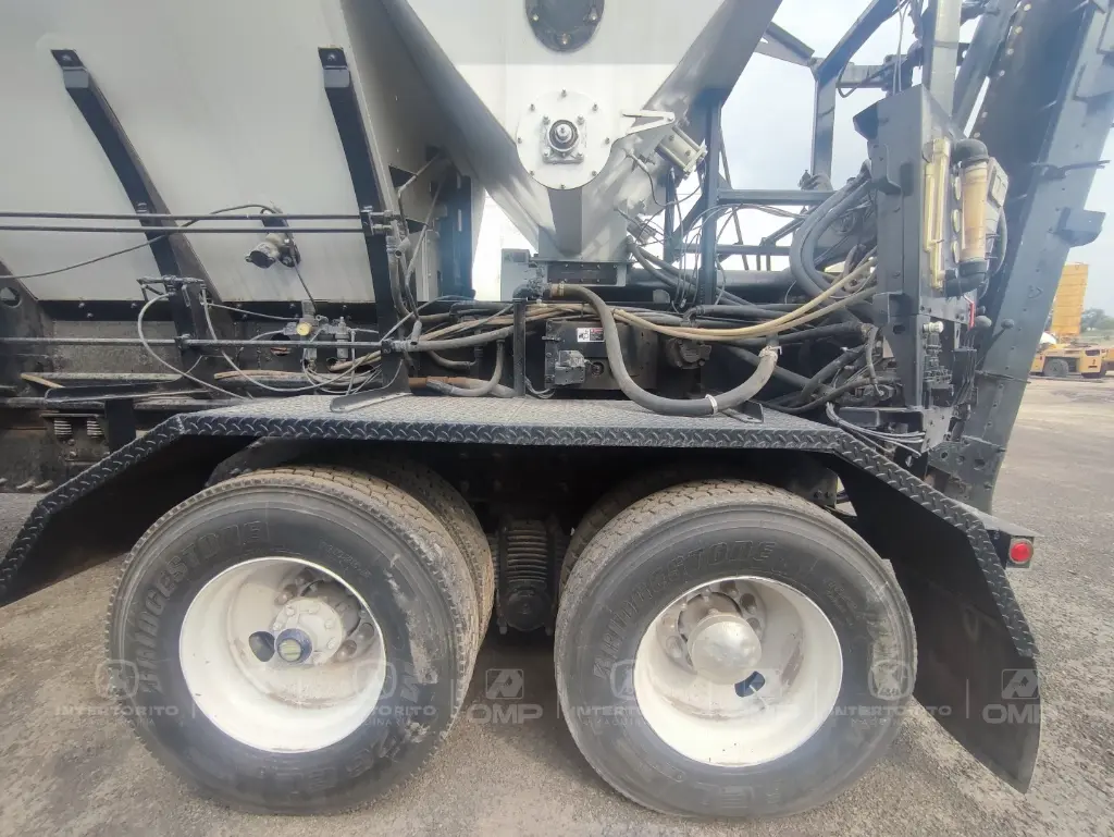 CAMION MACK GU813 (5).webp