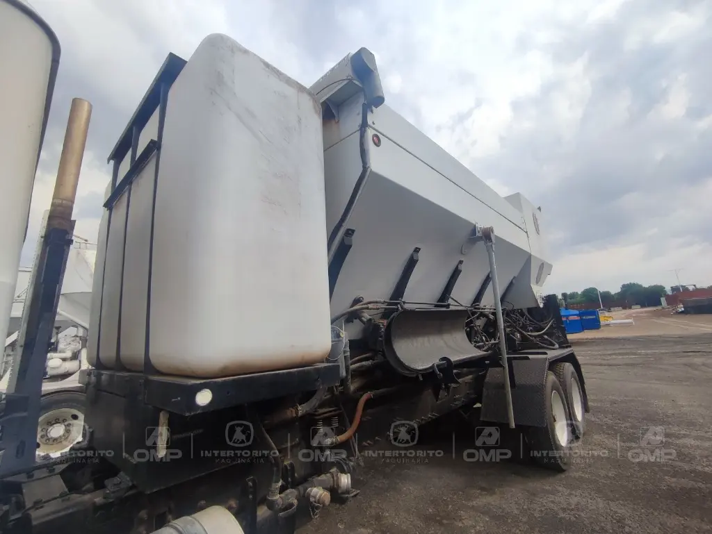 9 CAMION MACK GU813 (6).webp