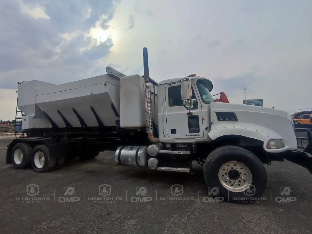 1 CAMION MACK GU813 (12).webp