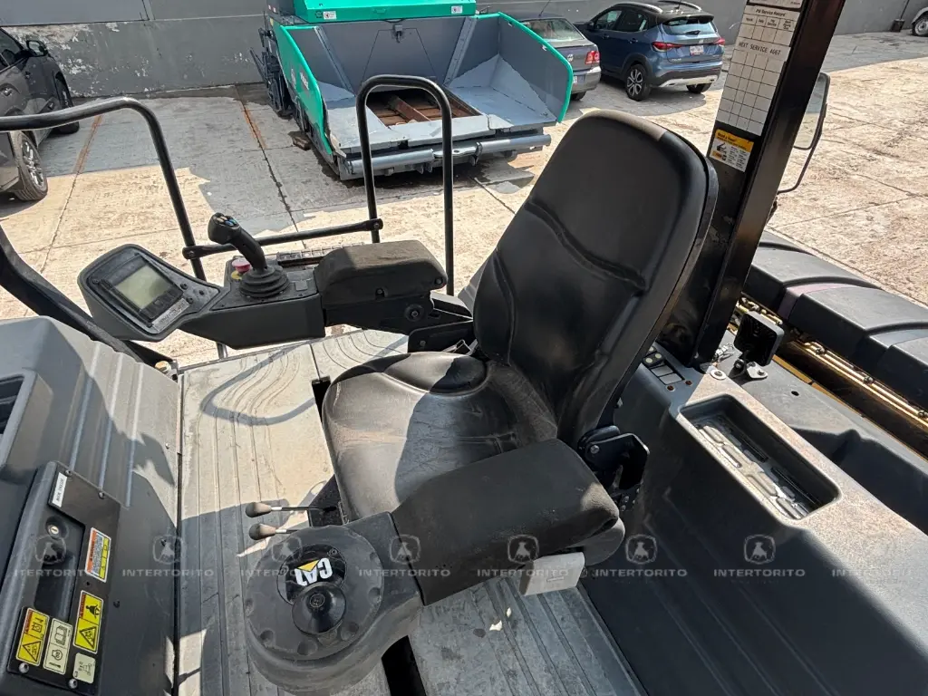 CAT CB64B 0102 (16).webp