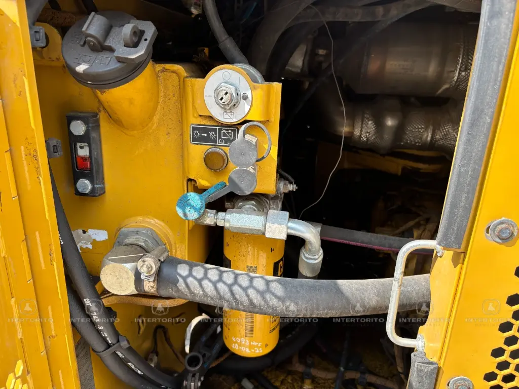 CAT CB64B 0102 (14).webp