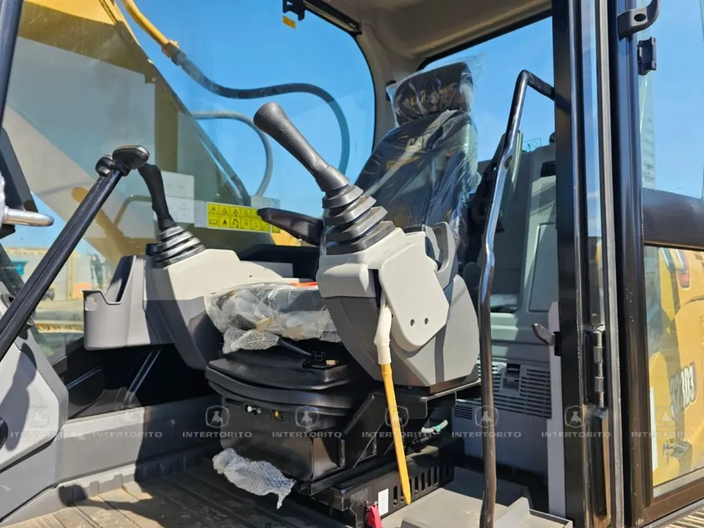 CAT 323D3 0614 (16).webp