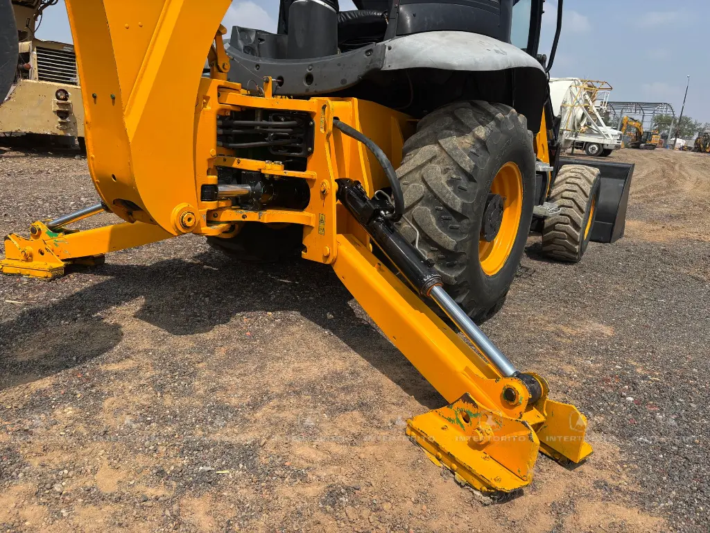 JCB 3CX 4708 (3).webp