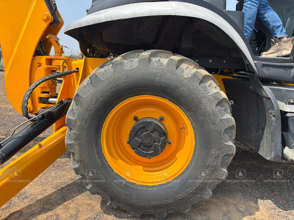 JCB 3CX 4708 (1).webp