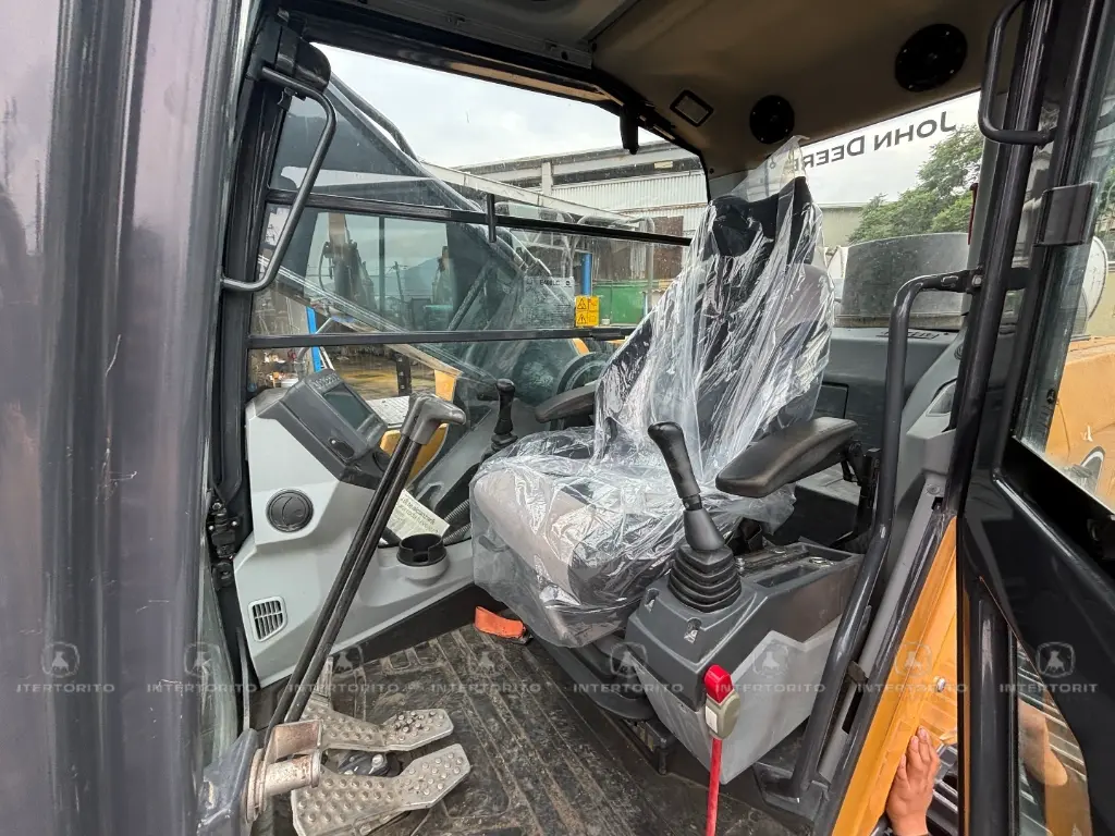 J DEERE E400 0152 (12).webp