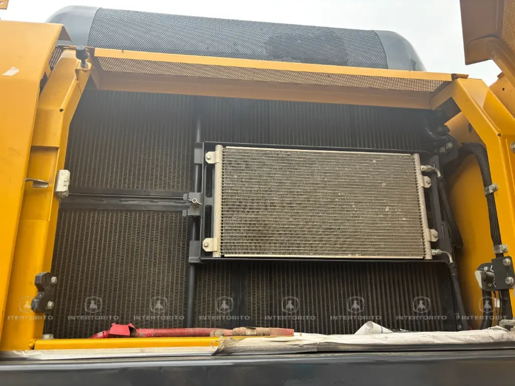 J DEERE E400 0152 (6).webp