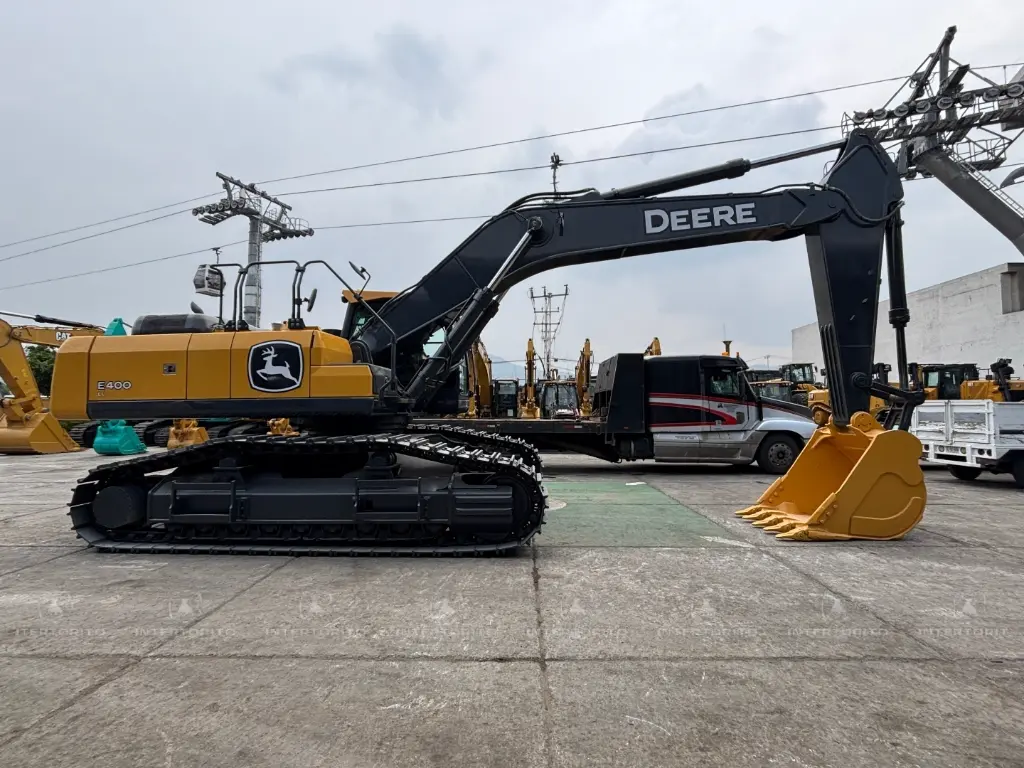 J DEERE E400 0152 (16).webp