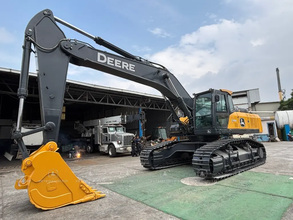 J DEERE E400 0152 (20).webp