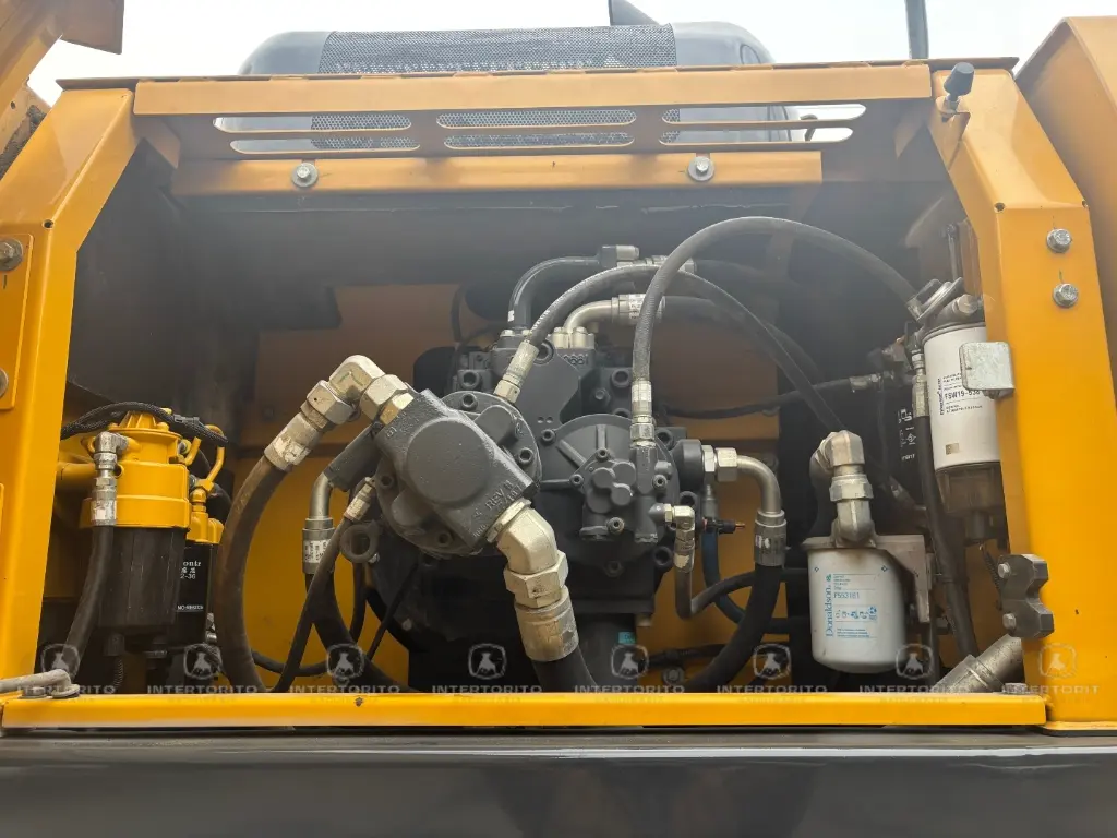 J DEERE E400 0152 (7).webp