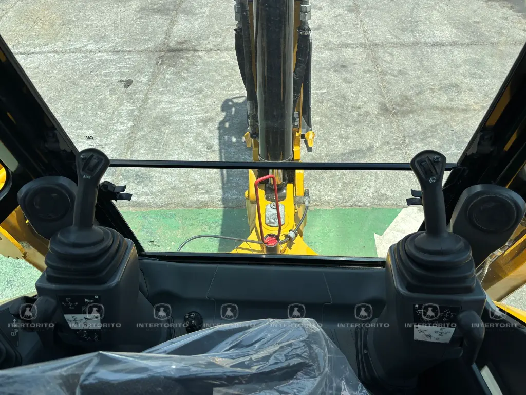 CAT 420F2 4887 (18).webp