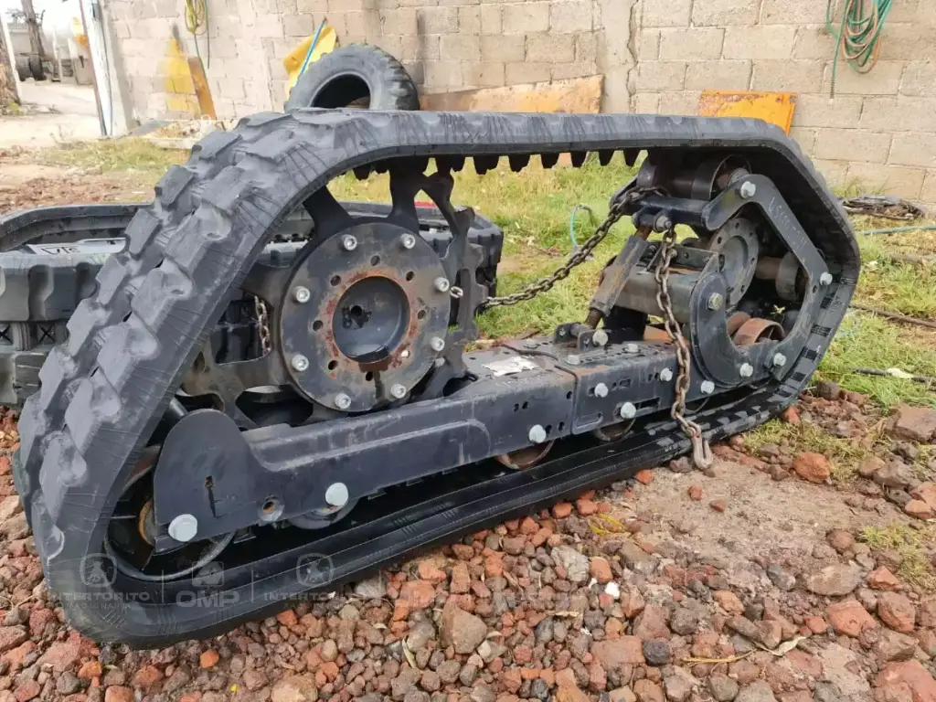 SISTEMA DE CADENAS PARA MINICARGADOR (5).webp