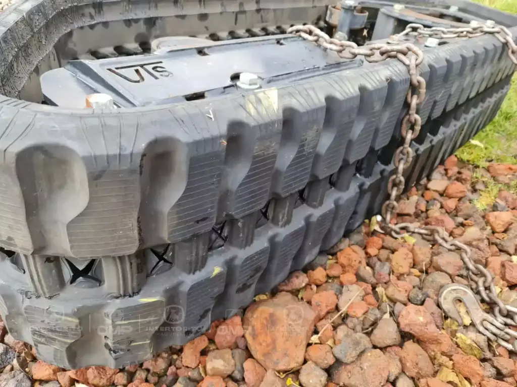 SISTEMA DE CADENAS PARA MINICARGADOR (3).webp