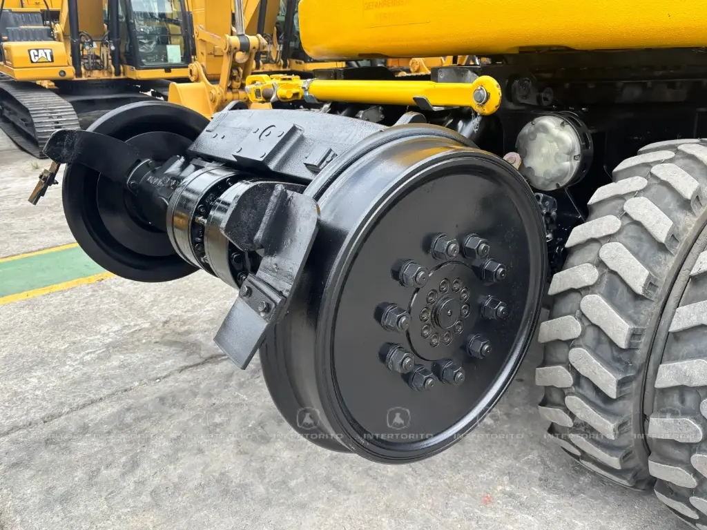 CAT M323F 0225 (11)_7_11zon.webp