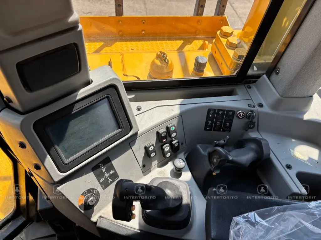 CAT D8T 1031 (8)_16_11zon.webp