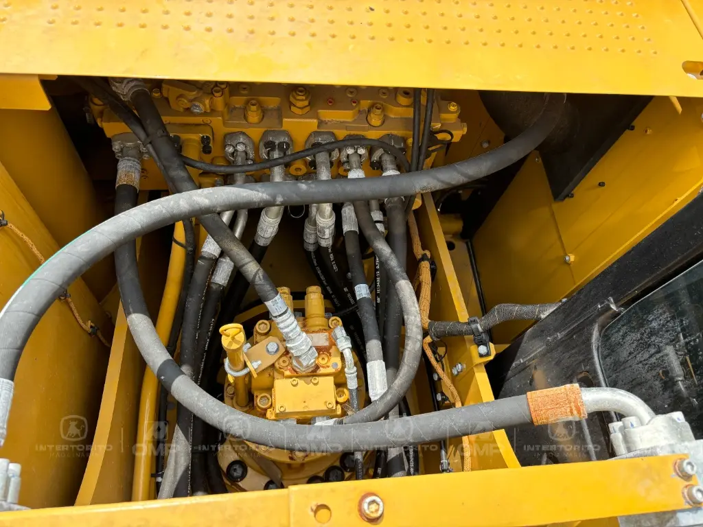 CAT 323GX 0053 (9).webp