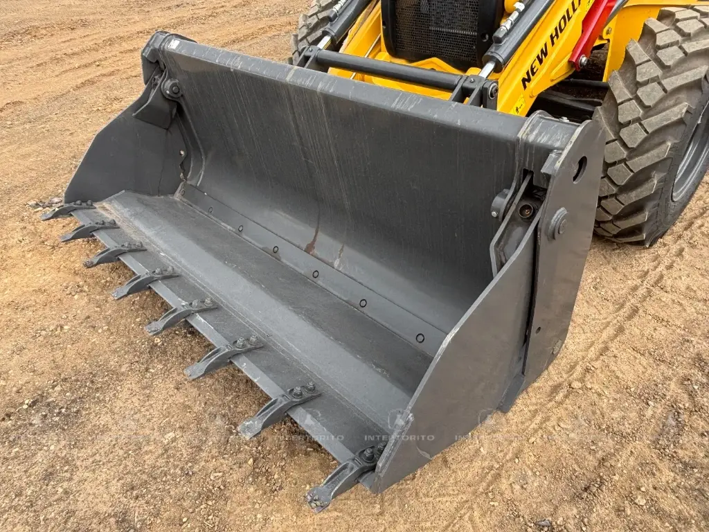 NH BC80 CABINA (8)_5_11zon.webp