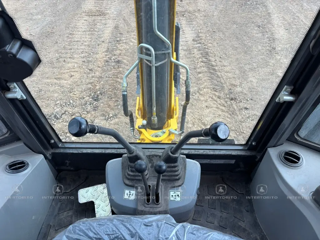 NH BC80 CABINA (16)_13_11zon.webp