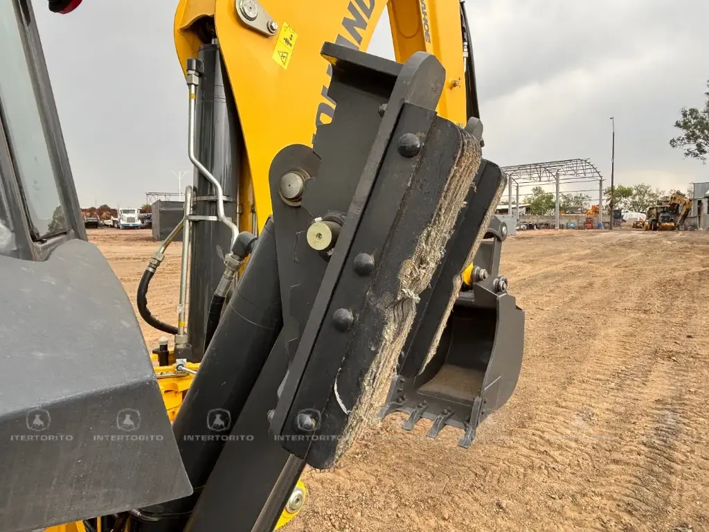 NH BC80 CABINA (10)_7_11zon.webp