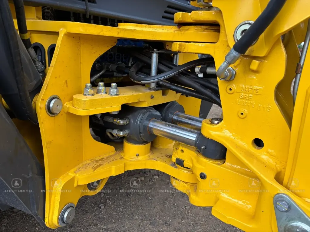 NH BC80 CABINA (13)_10_11zon.webp