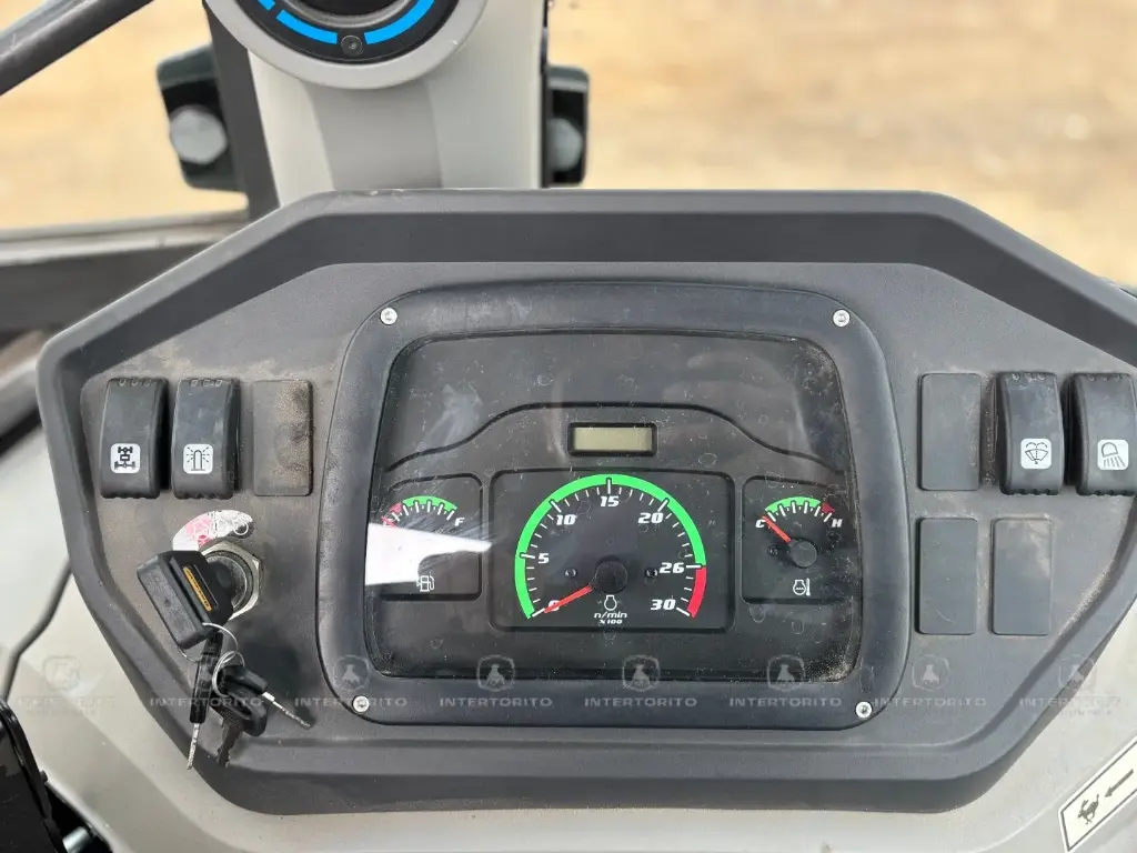 NH BC80 CABINA (17)_14_11zon.webp