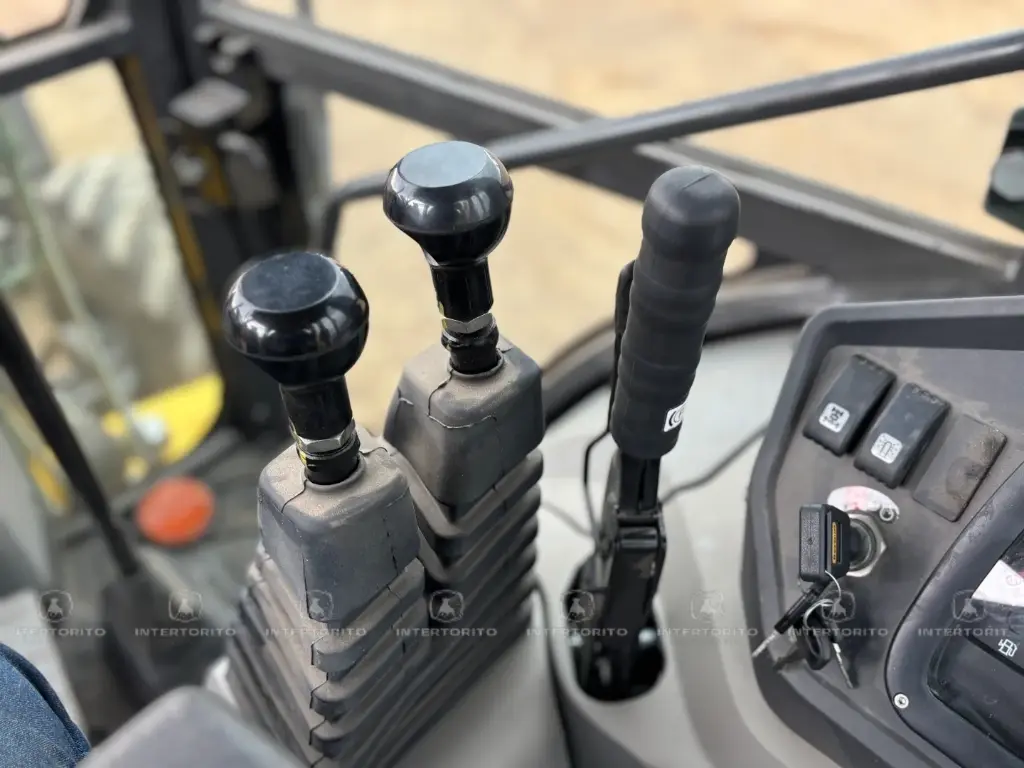 NH BC80 CABINA (19)_16_11zon.webp