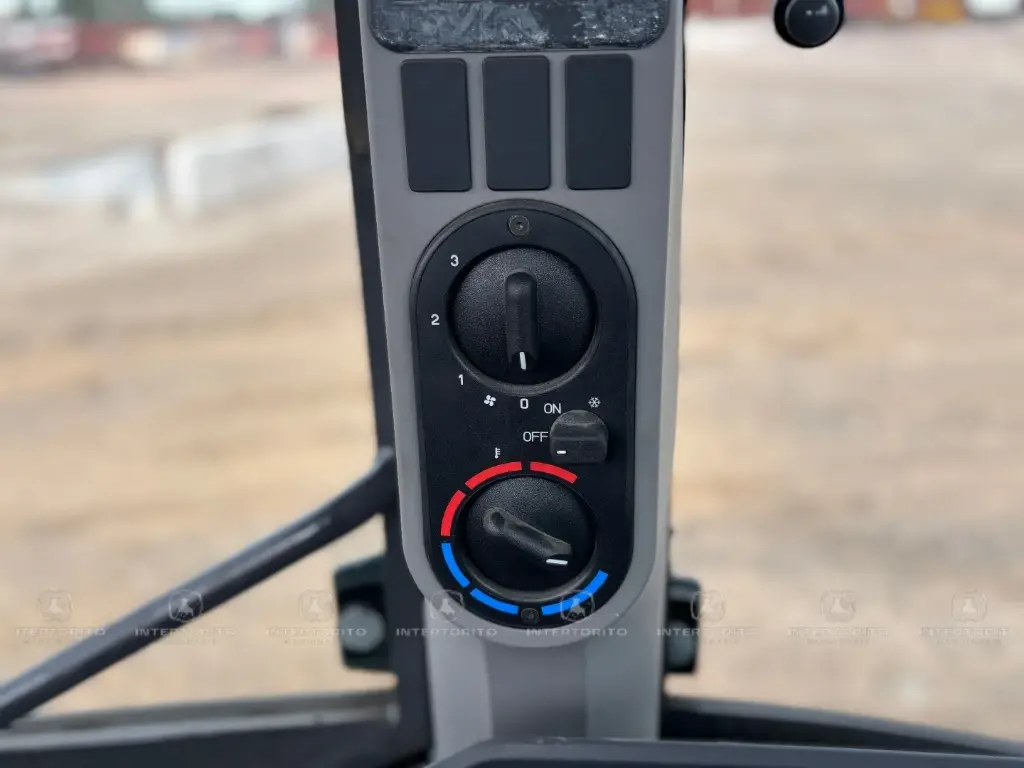 NH BC80 CABINA (18)_15_11zon.webp