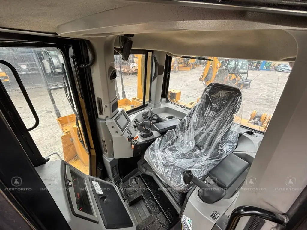 CAT D8T 1031 (15)_15_11zon.webp