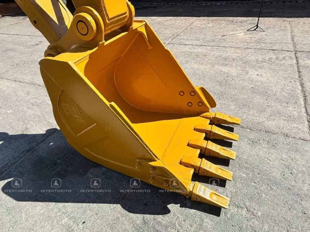 CAT 320D 7905 (8)_6_11zon.webp