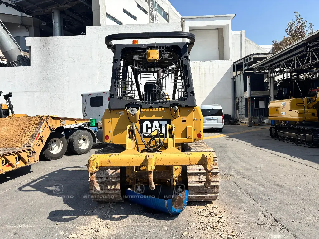 CAT D5K  0781 (4)_7_11zon.webp