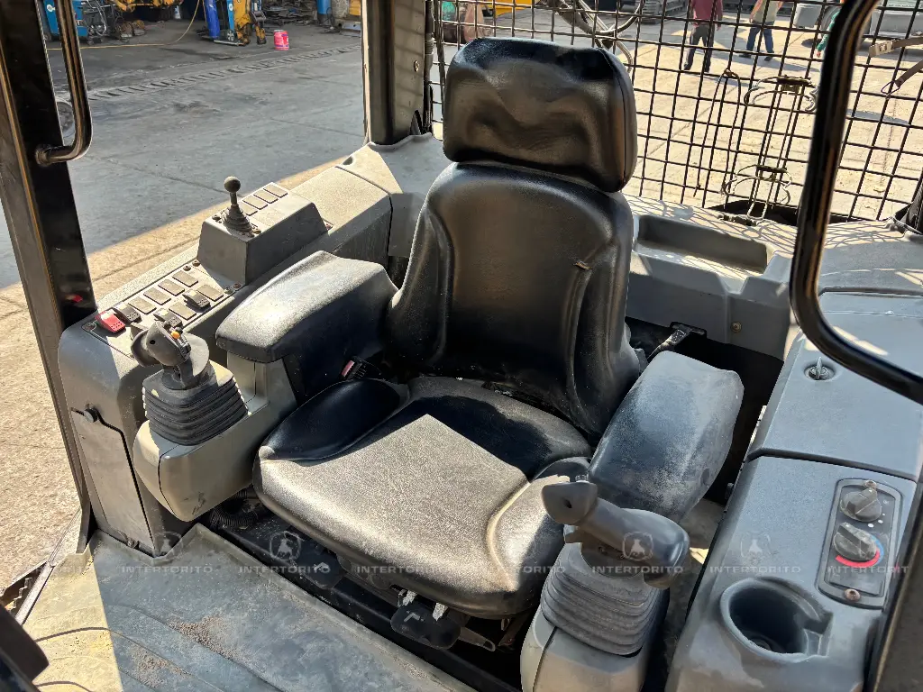 CAT D5K  0781 (12)_15_11zon.webp